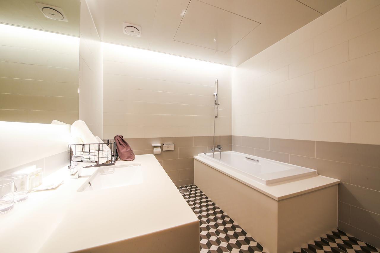 Hotel Londoner Hwamyeong Busan Buitenkant foto