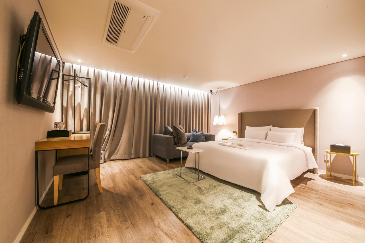 Hotel Londoner Hwamyeong Busan Buitenkant foto