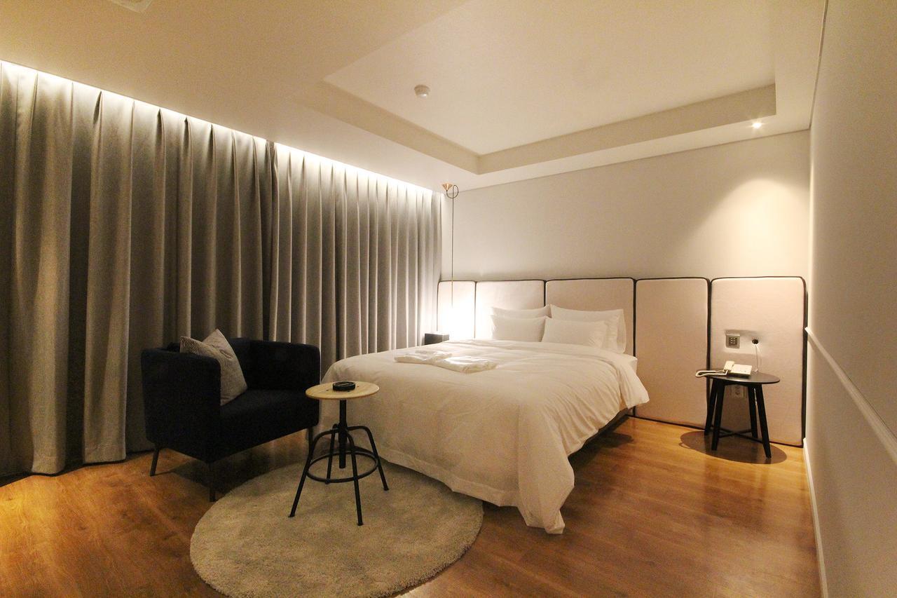 Hotel Londoner Hwamyeong Busan Buitenkant foto